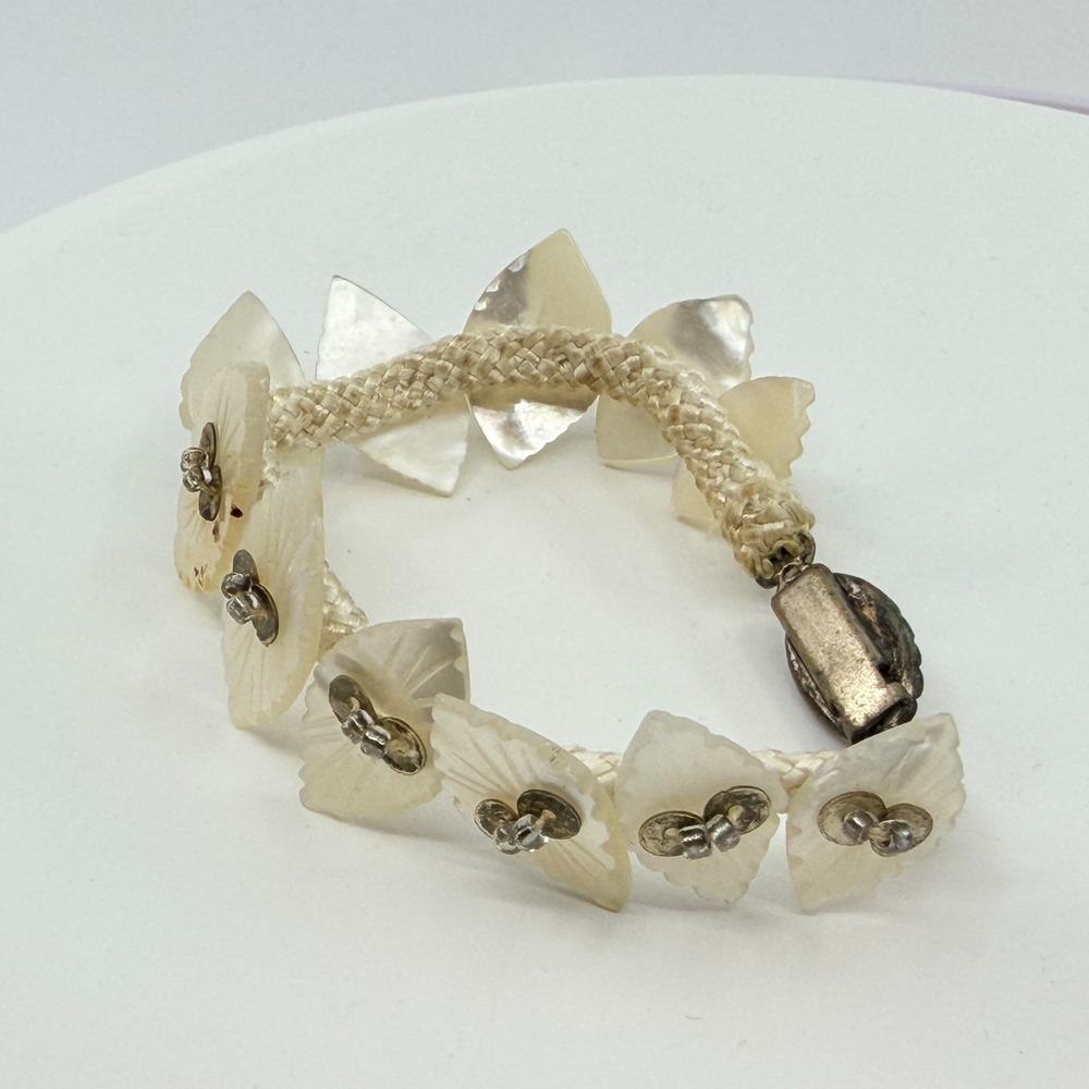 VTG Carved Mother of Pearl Shell Leaf Braided Cord Bracelet Cream Pearl Clasp - Picture 7 of 12
